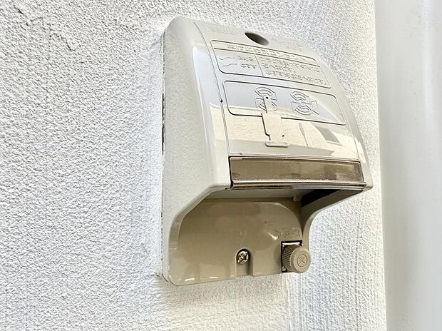 【屋外コンセント】■屋外に電源コンセントがあれば、高圧洗浄機で窓や外壁を掃除するなど便利です。