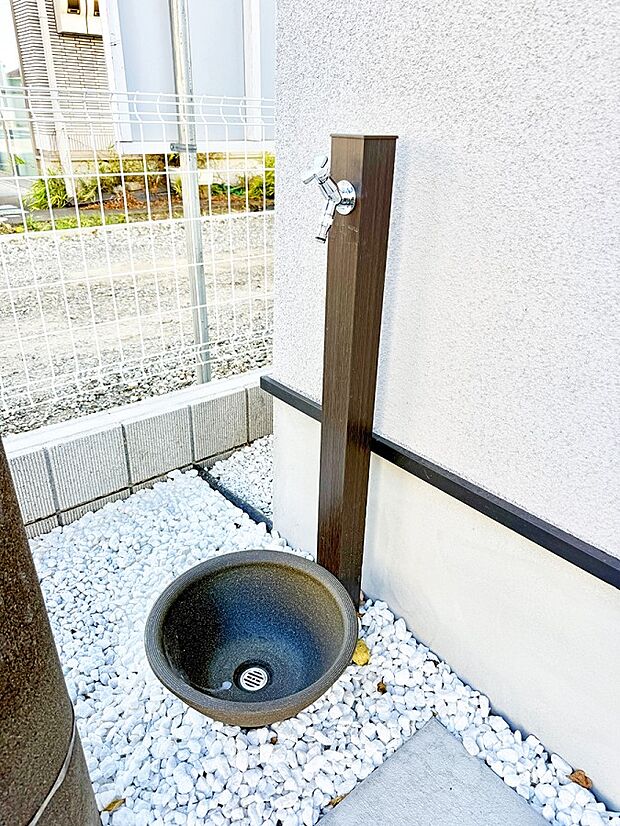 【その他現地】■ガーデニングや洗車などの際に大活躍な屋外立水栓