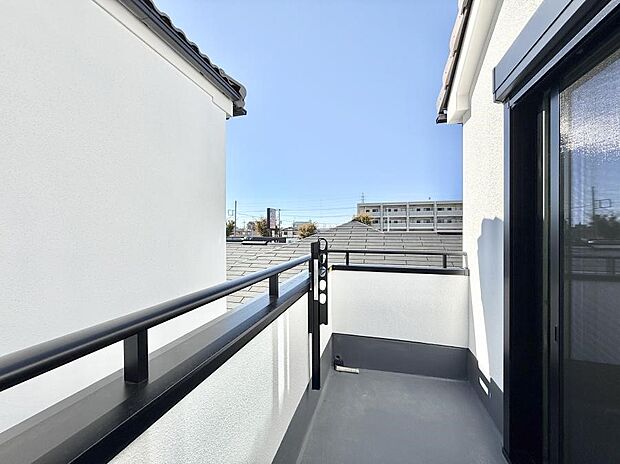 【バルコニー】■ 空を眺めながら、ほっと一息つける特別な空間