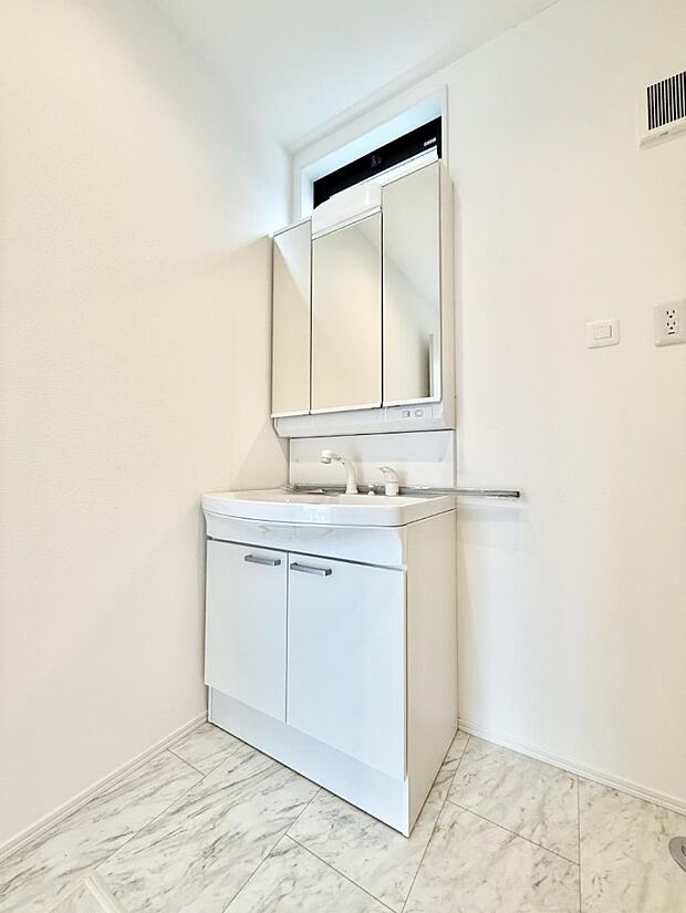 【洗面台・洗面所】■朝の準備がスムーズにできる広さです