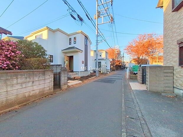 【前面道路含む現地写真】■家族とのお出かけが楽しくなる環境です
