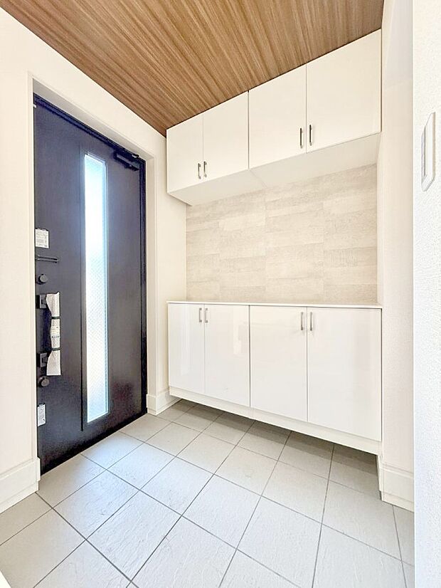 【玄関】■ ここから始まる一日、すっきり整った玄関