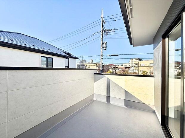 【バルコニー】■ 朝のコーヒーや夜の星空を楽しむ、癒しの場所