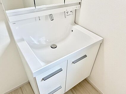 ハンドシャワー付洗面台