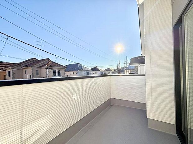 【バルコニー】■ 朝のコーヒーや夜の星空を楽しむ、癒しの場所