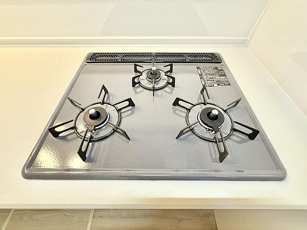 【3口ガスコンロ】■一度に多くの料理ができ便利で効率的