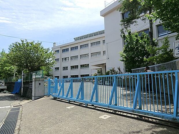 逗子市立沼間小学校(約300m・徒歩4分)