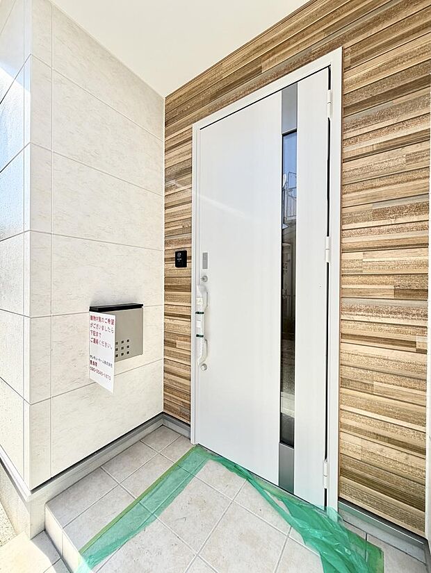 【玄関】■ 帰るたびにホッとする、安心感のある佇まい