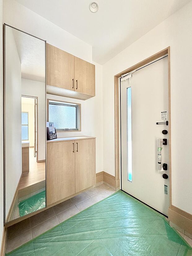 【玄関】■ ここから始まる一日、すっきり整った玄関