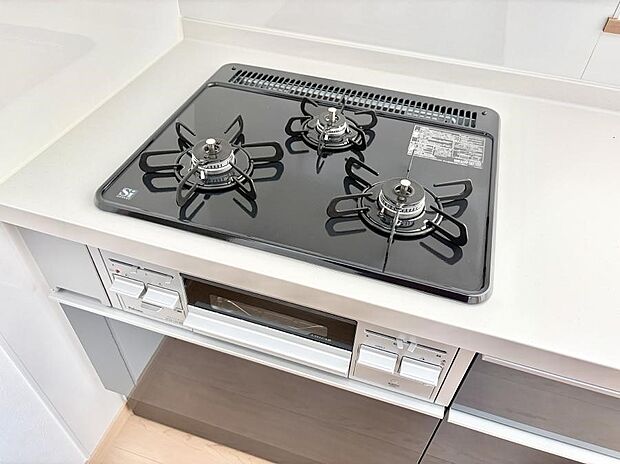 【3口ガスコンロ】■一度に多くの料理ができ便利で効率的