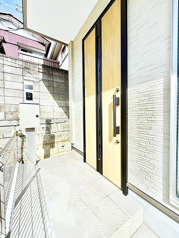 【玄関】■ 帰るたびにホッとする、安心感のある佇まい