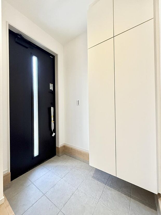 【玄関】■ ここから始まる一日、すっきり整った玄関