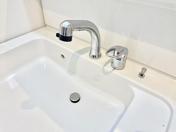 【ハンドシャワー付洗面台】■手洗いや顔を洗う時も快適に使える便利なシャワー