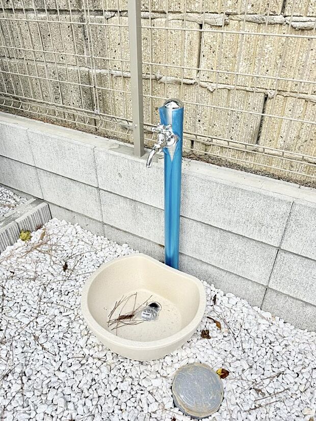 【その他現地】■ガーデニングや洗車などの際に大活躍な屋外立水栓  