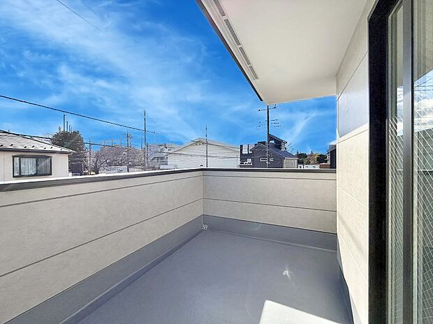 【バルコニー】■ 朝のコーヒーや夜の星空を楽しむ、癒しの場所