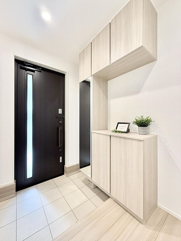 【玄関】■ シンプルで美しく、快適な暮らしの入り口