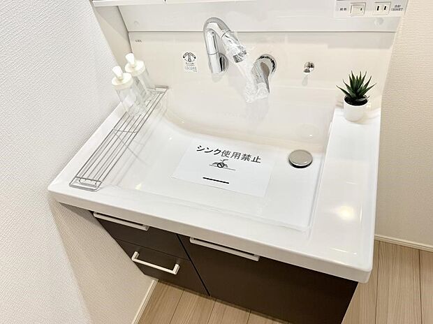 【ハンドシャワー付洗面台】■手洗いや顔を洗う時も快適に使える便利なシャワー