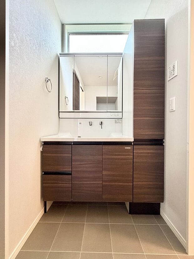 【洗面台・洗面所】■明るい洗面所は毎朝の歯磨きも楽しくできちゃいそうです♪