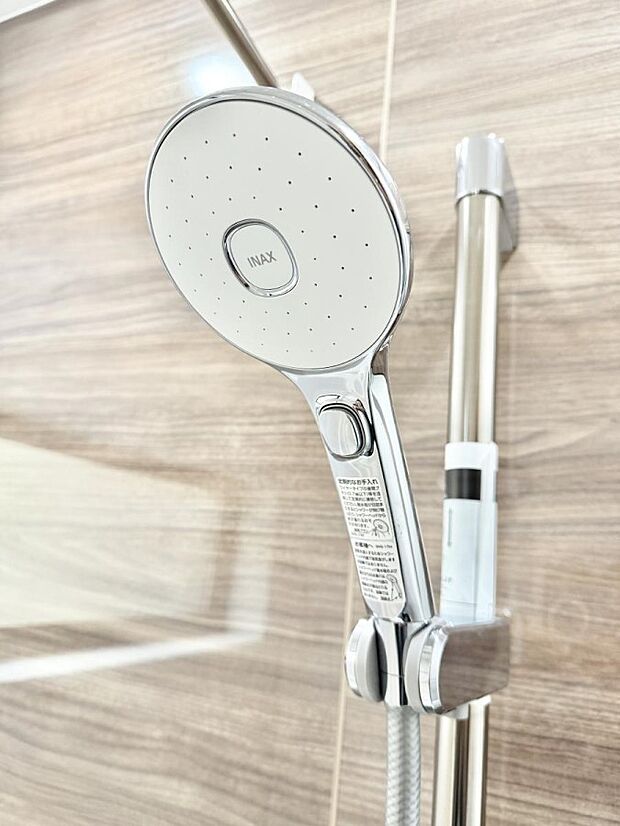 【止水シャワーヘッド】■手元で簡単に止水できるため、水の無駄遣いを減らすことができます。