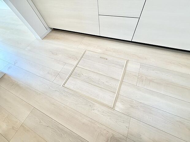 【床下収納】■季節物など簡単に収納でき便利