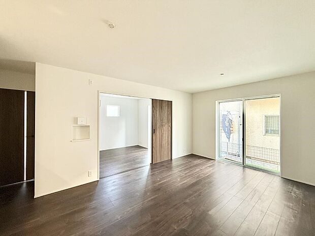 【リビング】■家族の時間を彩る、快適で癒される空間