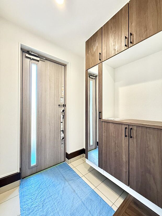 【玄関】■ シンプルで美しく、快適な暮らしの入り口