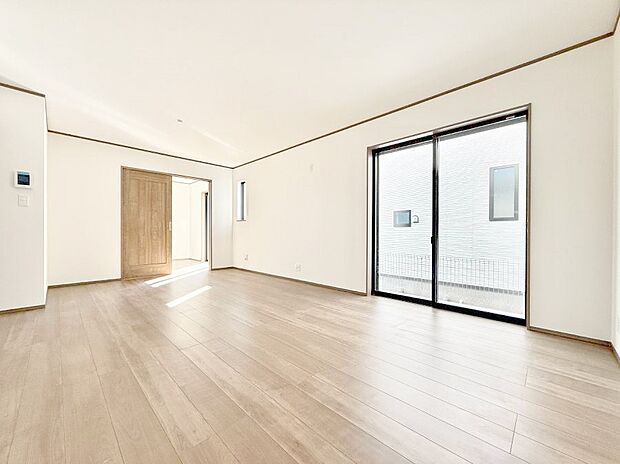 【リビング】■光と風を感じる、リラックスできる空間