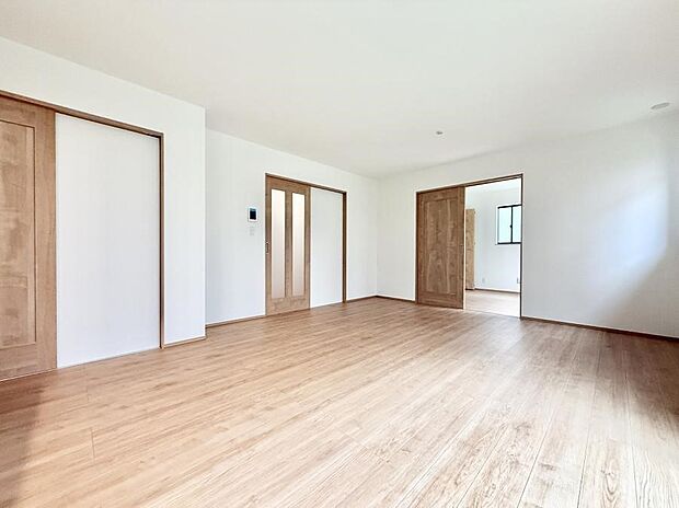 【リビング】■光と風を感じる、リラックスできる空間