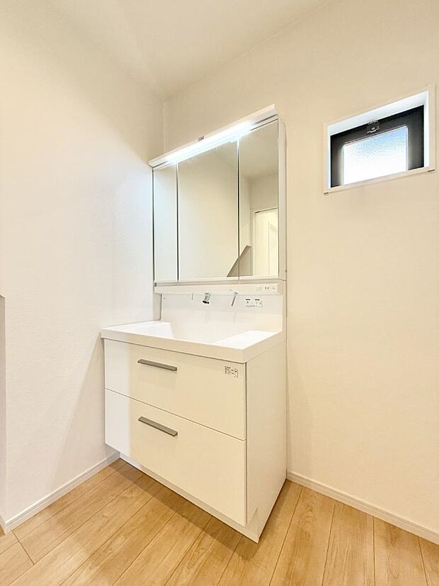 【洗面台・洗面所】■明るい洗面所は毎朝の歯磨きも楽しくできちゃいそうです♪