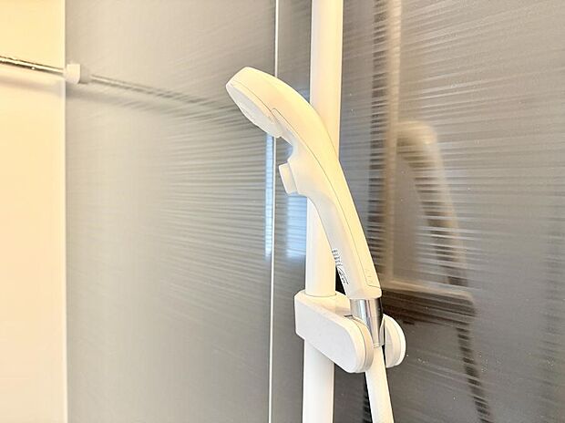 【止水シャワーヘッド】■手元で簡単に止水できるため、水の無駄遣いを減らすことができます。