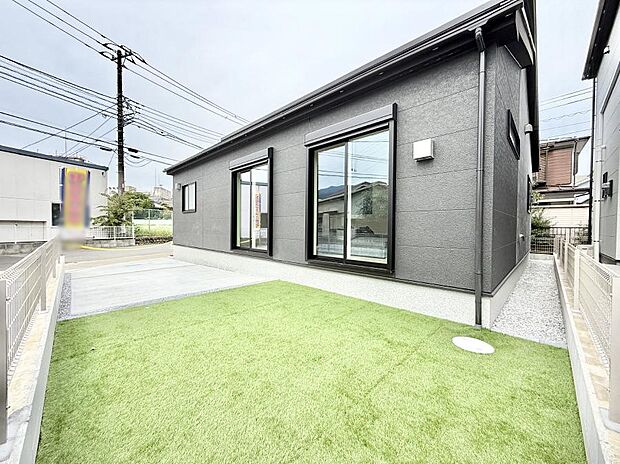 【庭】■日々の暮らしにやさしさを添える、緑のある共用スペース