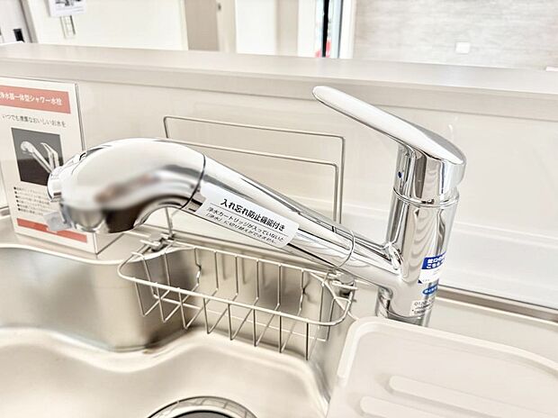 【浄水器】■清潔でおいしい水を手軽に供給してくれます