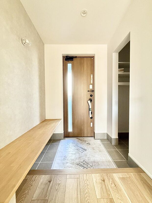 【玄関】■ シンプルで美しく、快適な暮らしの入り口