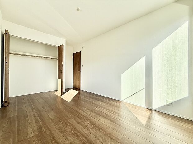 【リビング以外の居室】■落ち着いた雰囲気のお部屋で心が安らぐ空間