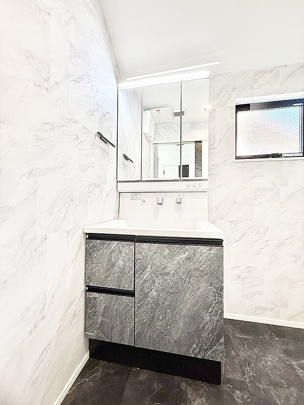 【洗面台・洗面所】■朝の準備がスムーズにできる広さです