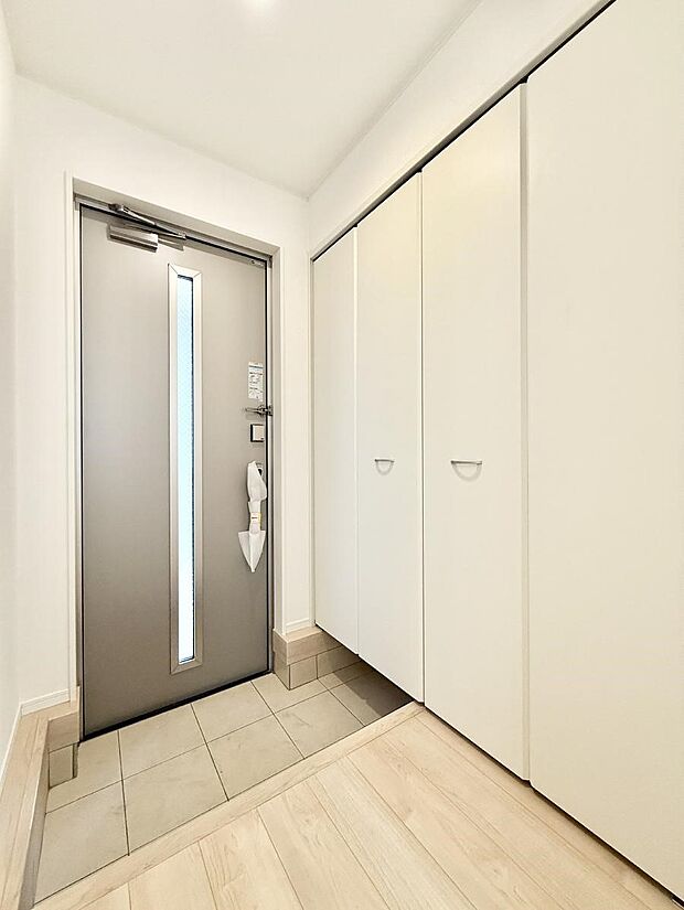 【玄関】■ ここから始まる一日、すっきり整った玄関