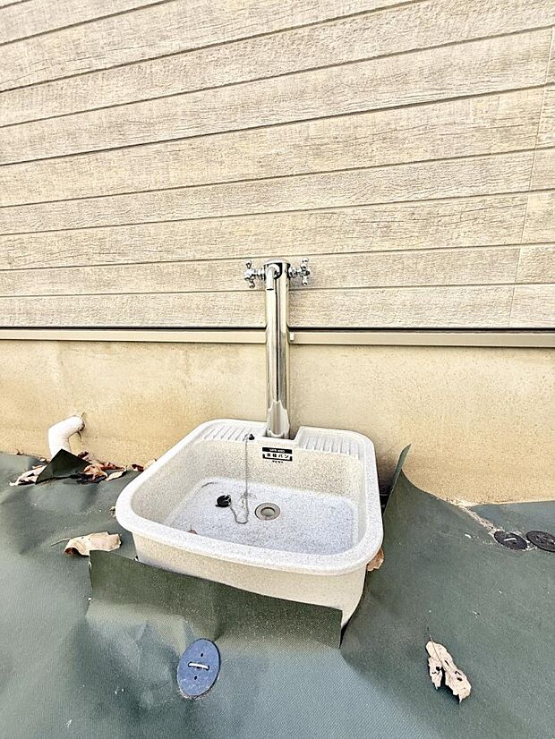 【その他現地】■ガーデニングや洗車などの際に大活躍な屋外立水栓  