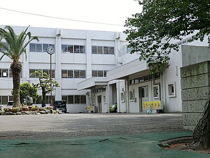 大磯町立大磯学校中学校 2300m(29分)
