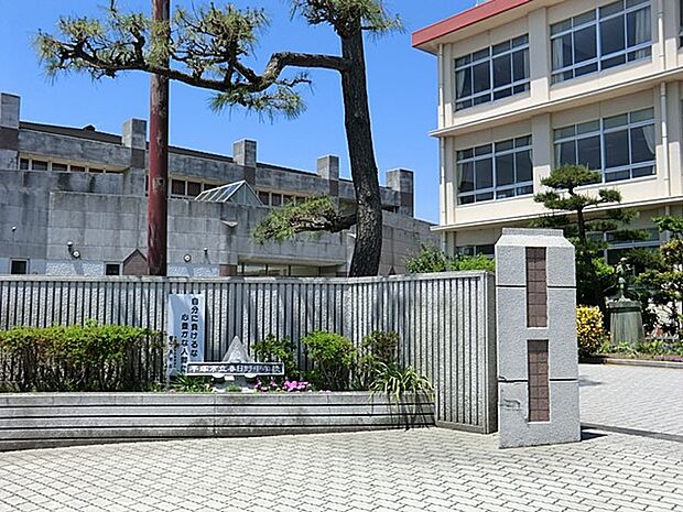 平塚市立春日野中学校（約700m・徒歩9分）