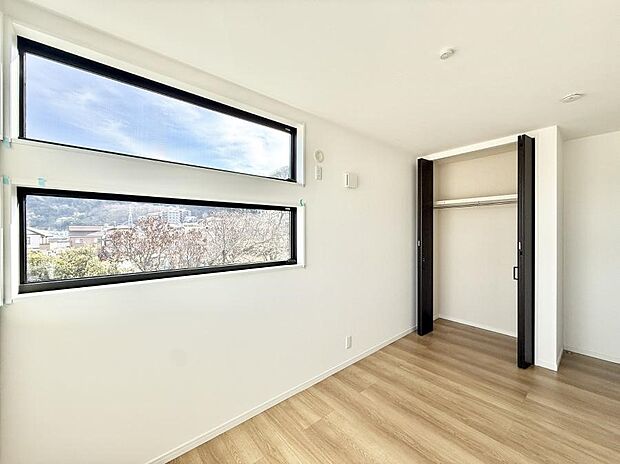 【洋室】■自分だけのスペース どんなお部屋にするかとっても楽しみですね