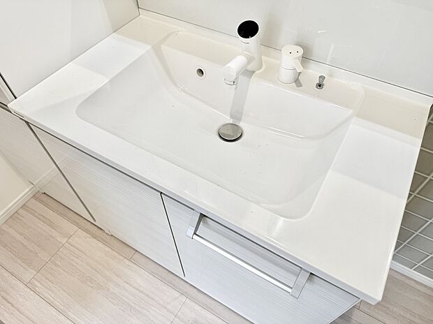 【ハンドシャワー付洗面台】■手洗いや顔を洗う時も快適に使える便利なシャワー