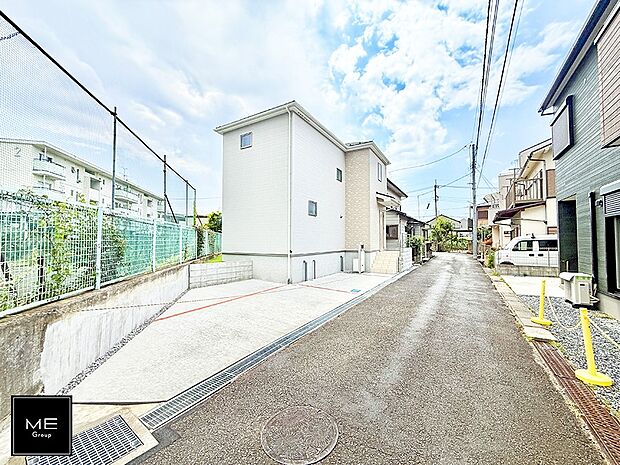 【前面道路含む現地写真】■優雅なラインが、毎日を引き立てます