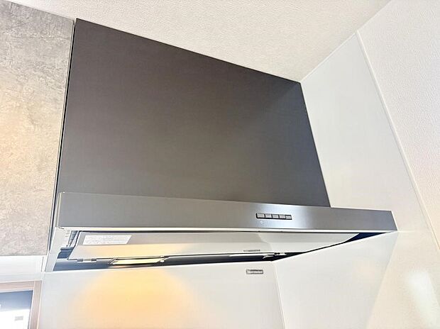 【レンジフード】■フードに覆われている為、匂いが換気扇に誘導され、効率的に排煙ができます