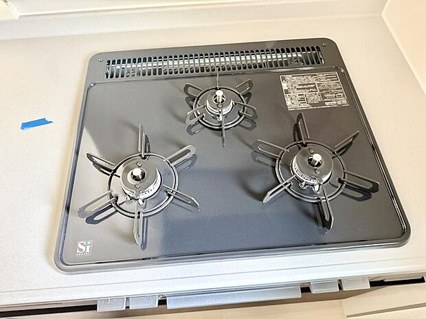 【3口ガスコンロ】■複数の鍋が同時に使えますね