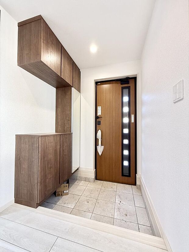 【玄関】■ ここから始まる一日、すっきり整った玄関