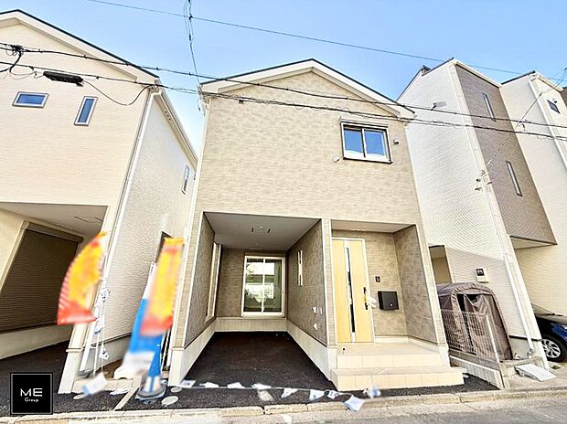 【現地外観写真】■暮らしを彩る充実した設備仕様が備わった住まい