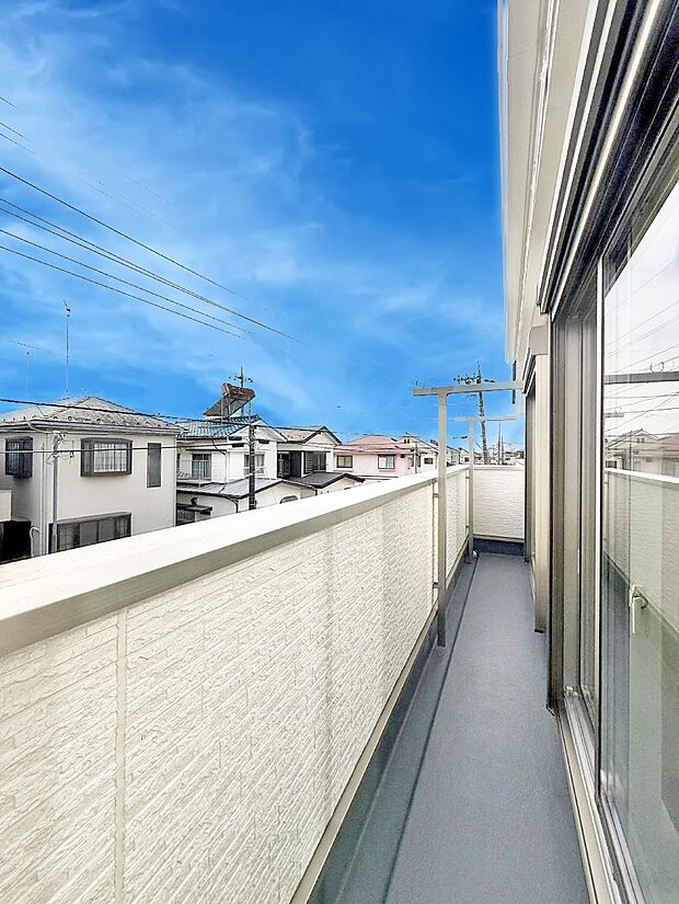 【バルコニー】■ 朝のコーヒーや夜の星空を楽しむ、癒しの場所