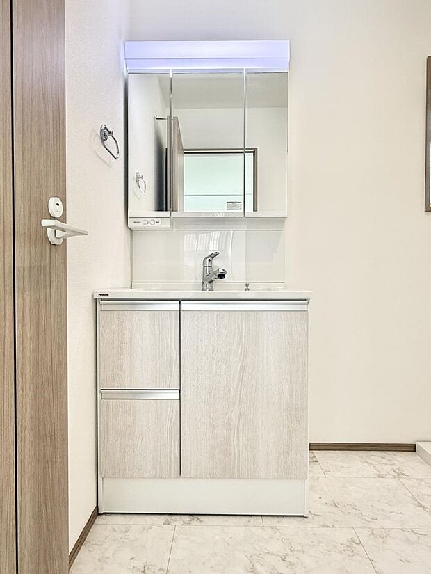 【洗面台・洗面所】■朝の準備がスムーズにできる広さです