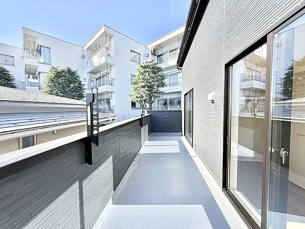 【バルコニー】■ 空を眺めながら、ほっと一息つける特別な空間