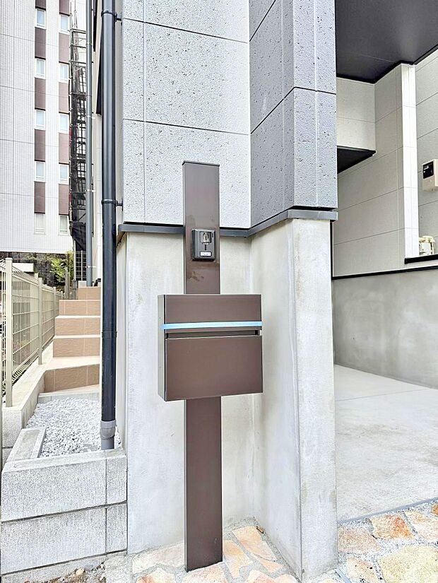 【その他設備(宅配ボックス)】■不在時でも荷物が受け取れる便利な宅配ボックス